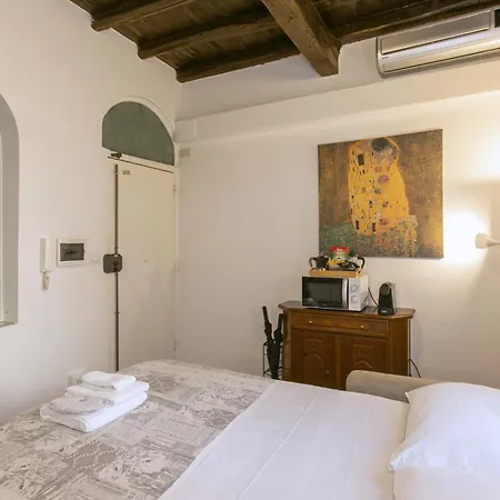 Trevi Little Palace #3 * ローマ